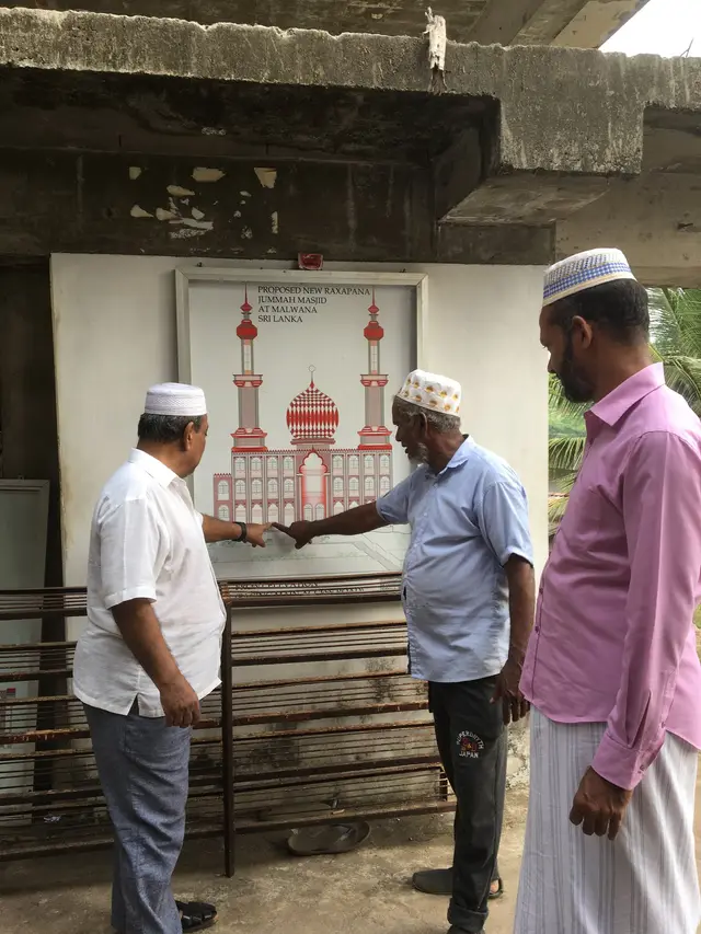 Building a masjid, 2019. Photo 1 of 5.