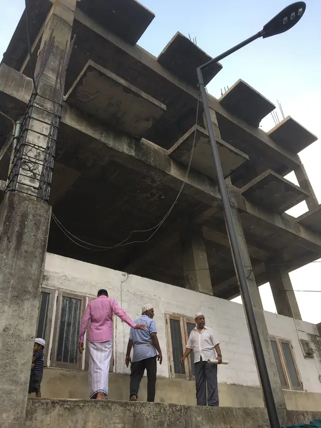 Building a masjid, 2019. Photo 4 of 5.