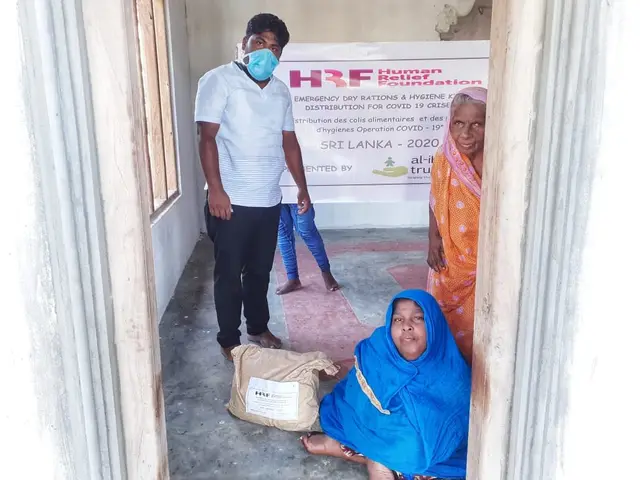 COVID-19 food relief, 2020. Photo 5 of 105.