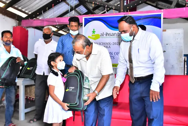 School books distribution, 2021. Photo 5 of 11.