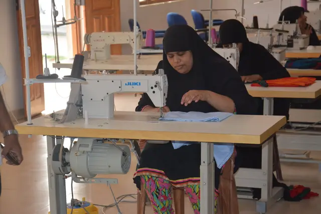 Sewing machines and vocational training, 2016 to 2017. Photo 5 of 8.