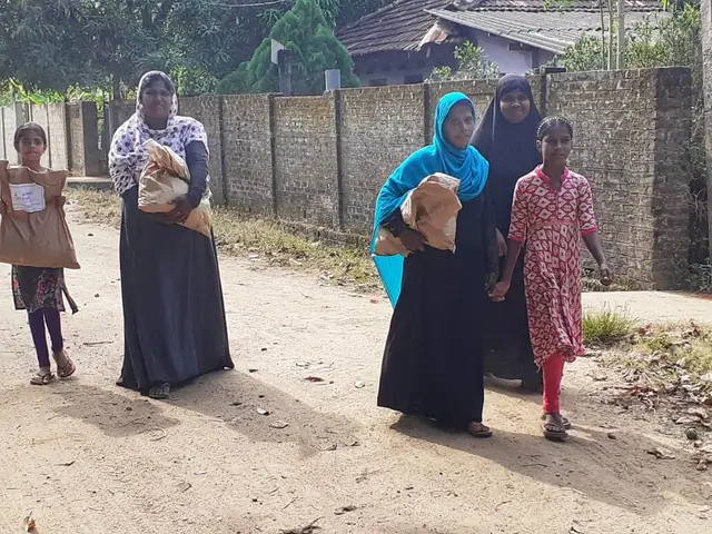 COVID-19 food relief, 2020. Photo 25 of 105.