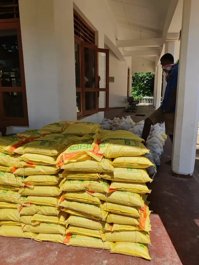 COVID-19 food relief, 2020. Photo 26 of 105.
