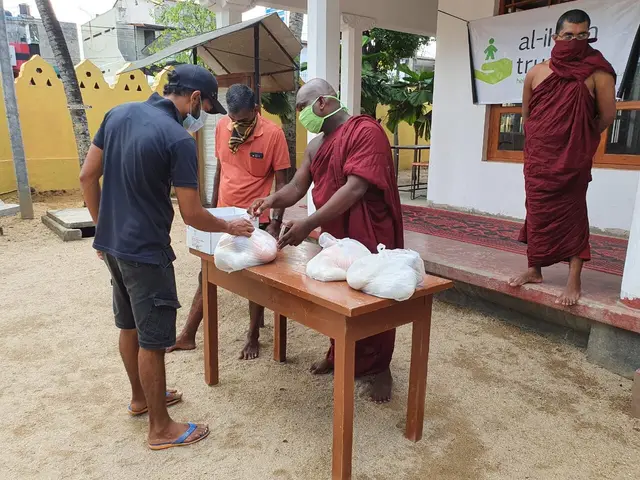 COVID-19 food relief, 2020. Photo 28 of 105.