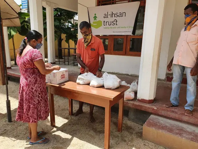 COVID-19 food relief, 2020. Photo 35 of 105.