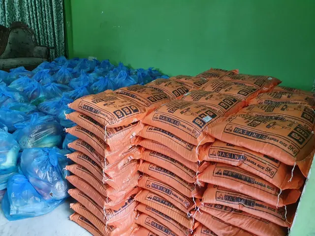 COVID-19 food relief, 2020. Photo 37 of 105.