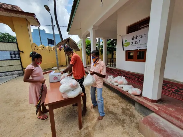 COVID-19 food relief, 2020. Photo 55 of 105.