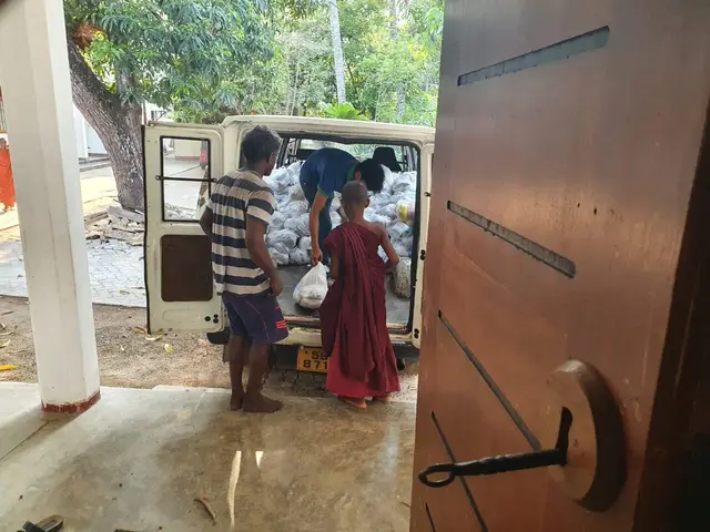 COVID-19 food relief, 2020. Photo 73 of 105.