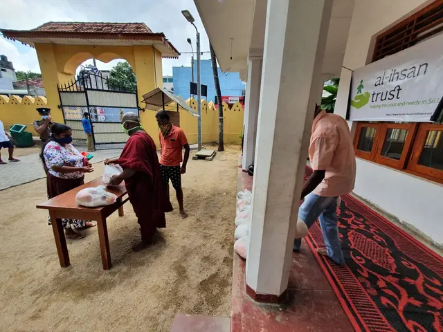 COVID-19 food relief, 2020. Photo 75 of 105.