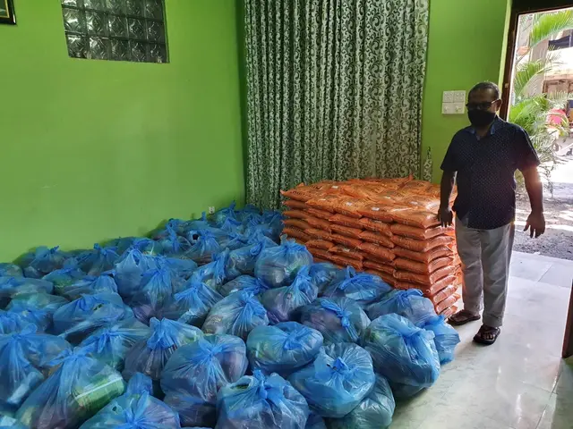 COVID-19 food relief, 2020. Photo 89 of 105.