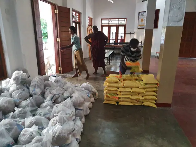 COVID-19 food relief, 2020. Photo 97 of 105.